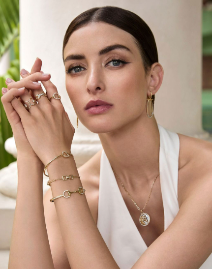 How to Style Vintage Jewelry and Keep It Modern