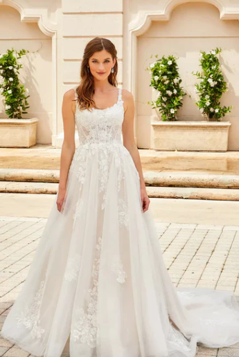 Key Factors to Consider When Selecting Your Wedding Dress