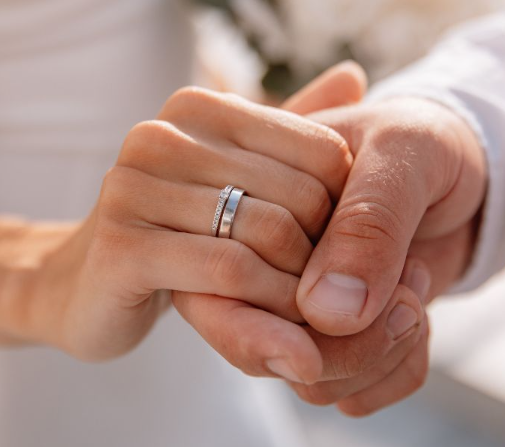 How to Choose the Perfect Engagement Ring: A Guide for the Bridegroom